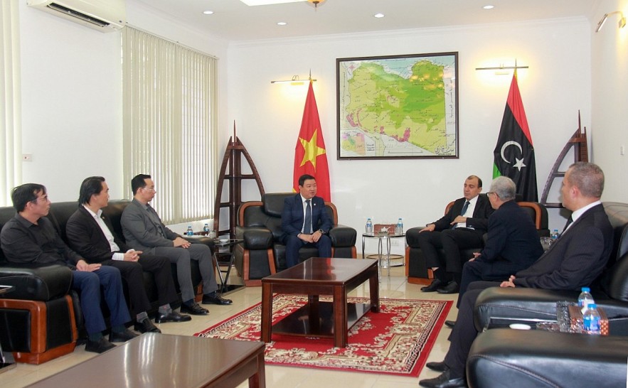VUFO Representative Lays Wreaths, Records condolences for Flood Victims in Libya
