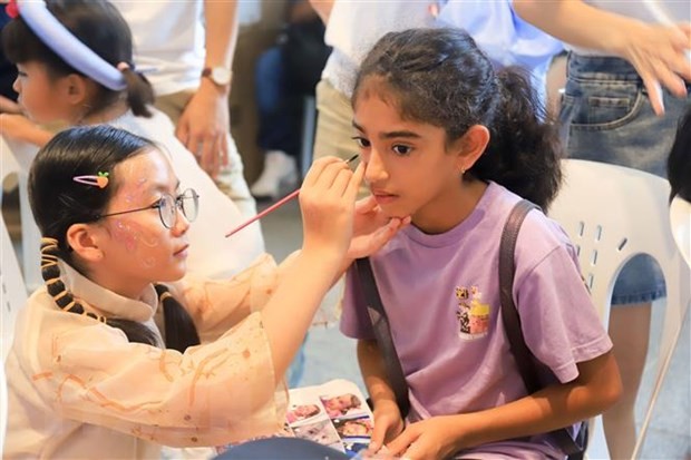 Mid-Autumn Festival Held for Vietnamese Children in Singapore