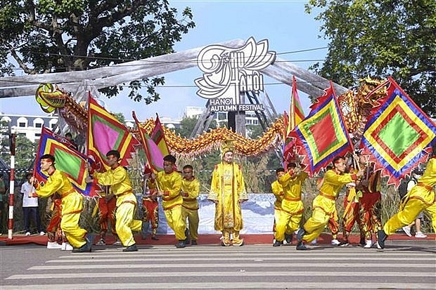 Hanoi Autumn Carnival takes place in downtown Hanoi on October 1 as part of the Hanoi Autumn Festival (Photo: VNA)