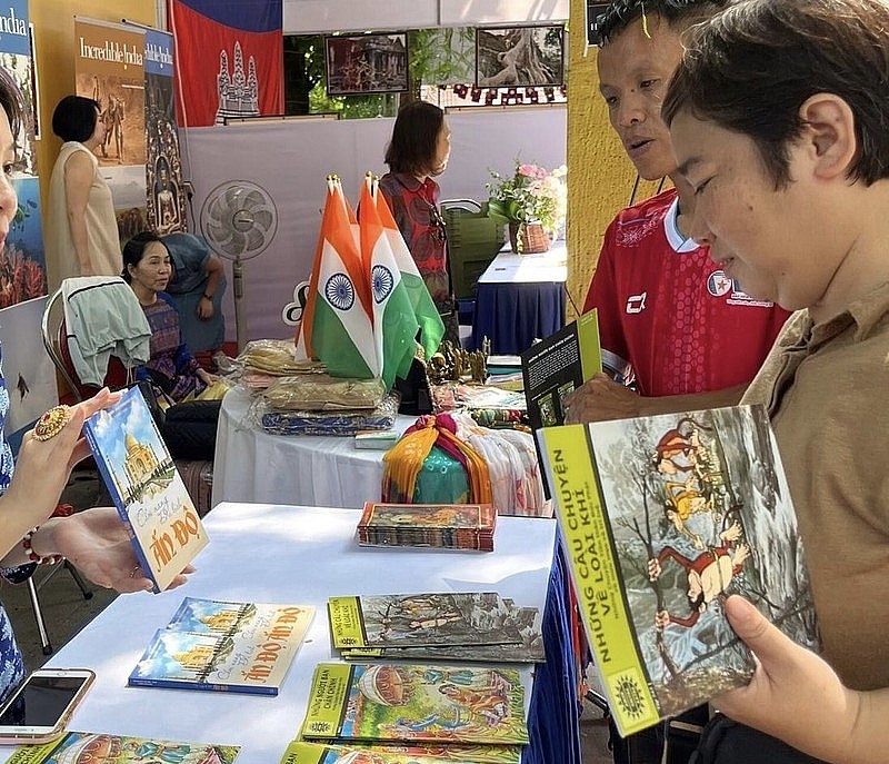 The 2023 Hanoi Autumn Festival, themed “Hanoi in Autumn – Come to love”, is taking place from September 29 to October 1 to honour Hanoi's tourism, culture, heritage, and nature. The festival includes a wide variety of activities that are expected to provide visitors to the capital city with interesting and meaningful experiences.