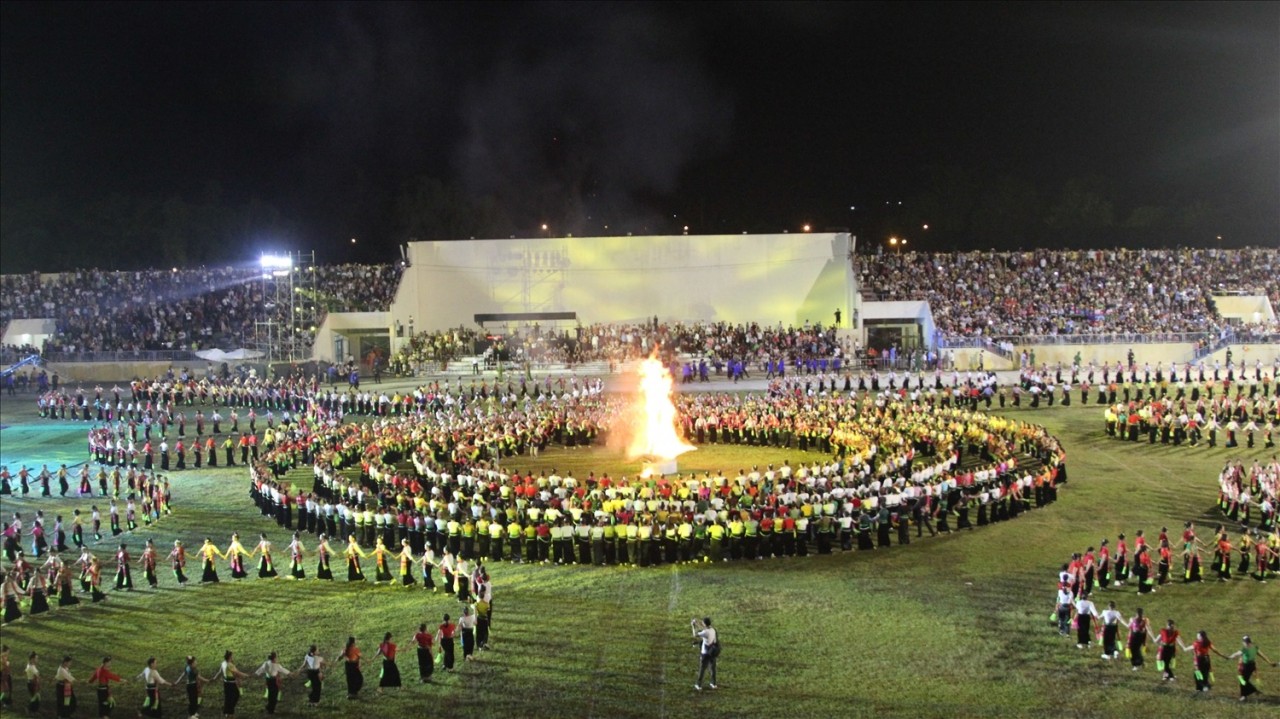 Impressive Performance Kicks Off Cultural Festival in Yen Bai