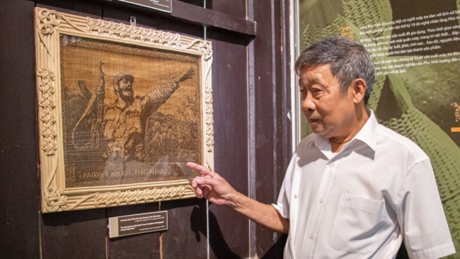 Vietnamese Craftsman Depicts Portrait of Fidel Castro Using Cuban National Tree