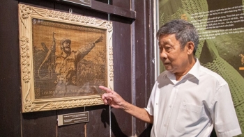 Vietnamese Craftsman Depicts Portrait of Fidel Castro Using Cuban National Tree
