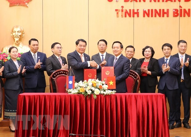 Vientiane, Ninh Binh Boost Exchange of Delegations