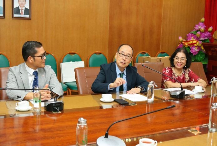 Two Major Hospitals in Hanoi Received Medical Equipments