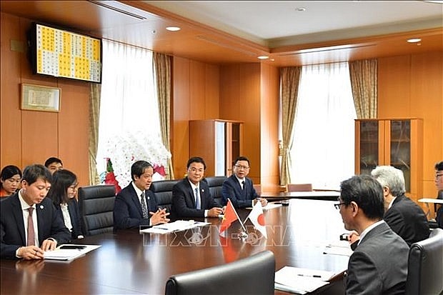 At the meeting between Vietnamese Minister of Education and Training Nguyen Kim Son and Japanese Minister of Education, Culture, Sports, Science and Technology Moriyama Masahito in Tokyo. (Photo: VNA)