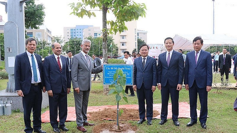 Statue of Rabindranath Tagore Inaugurated in Bac Ninh