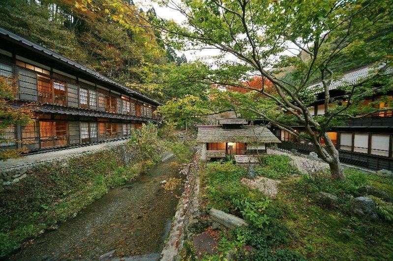 The Travel: Top 10 Strangest Hotels In The World