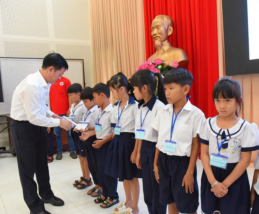 Tan Hiep Phat Continues to Join Efforts in Caring for Children to 