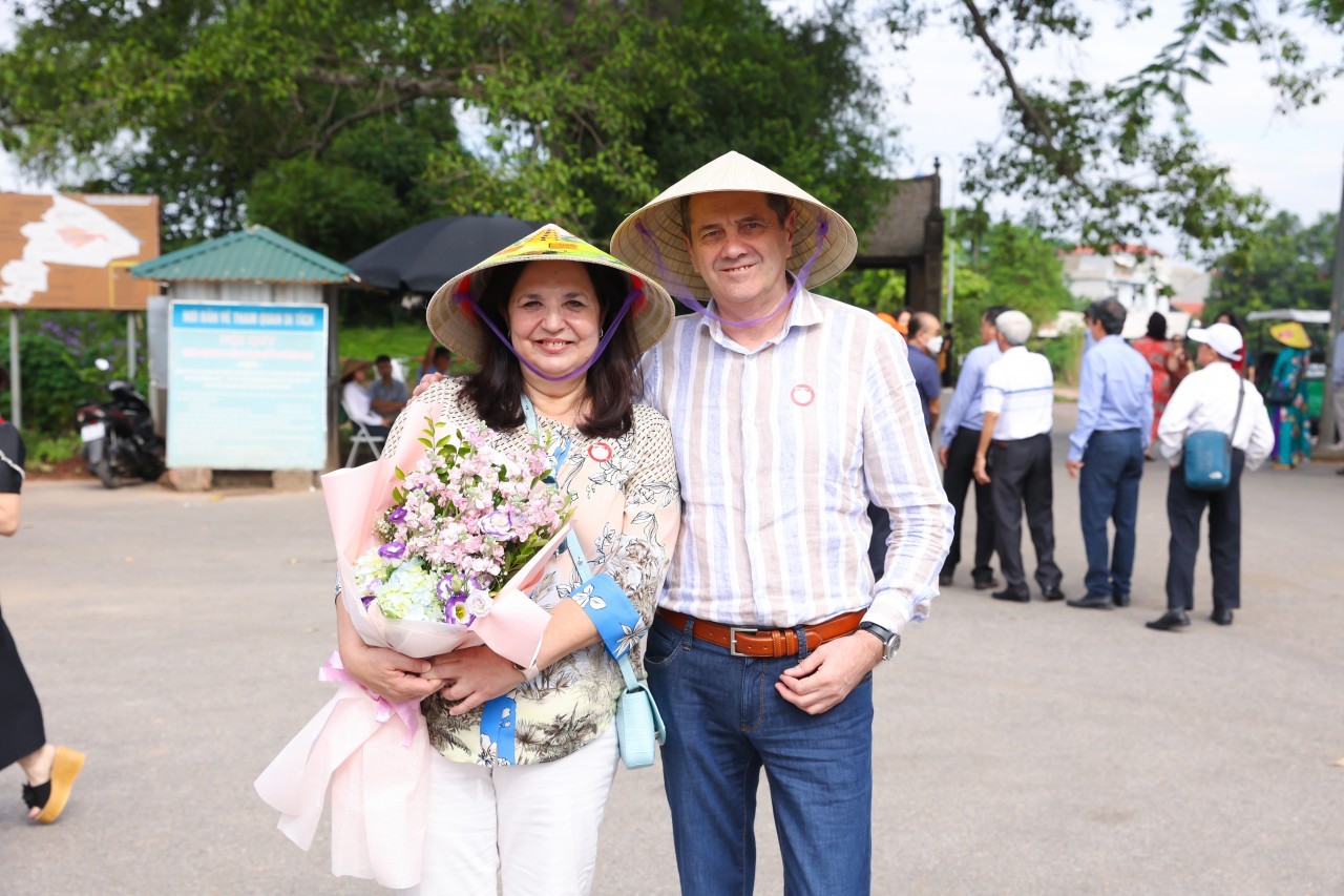 Bulgarian Ambassador Visits Duong Lam Ancient Village