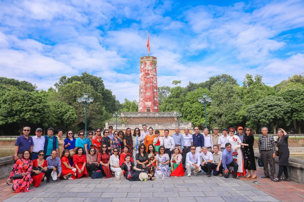 Bulgarian Ambassador Visits Duong Lam Ancient Village