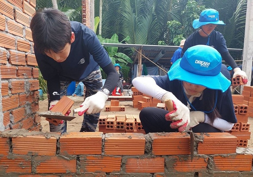 Young People from Ben Tre and South Korea Coordinate to Hold Meaningful Activities