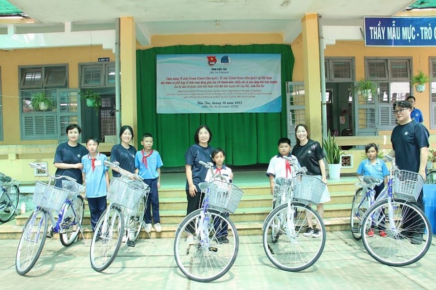 Young People from Ben Tre and South Korea Coordinate to Hold Meaningful Activities