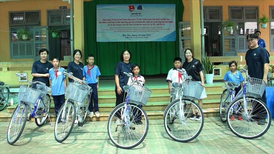 40 RoK's Youth Build Houses for Needy People in Ben Tre Province