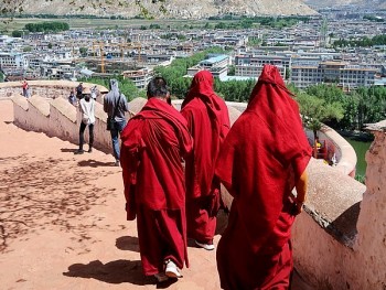 Dzongsar Monlam, Siddhartha Festival 2023 in Bodh Gaya captivates visitors with Buddhist-inspired art
