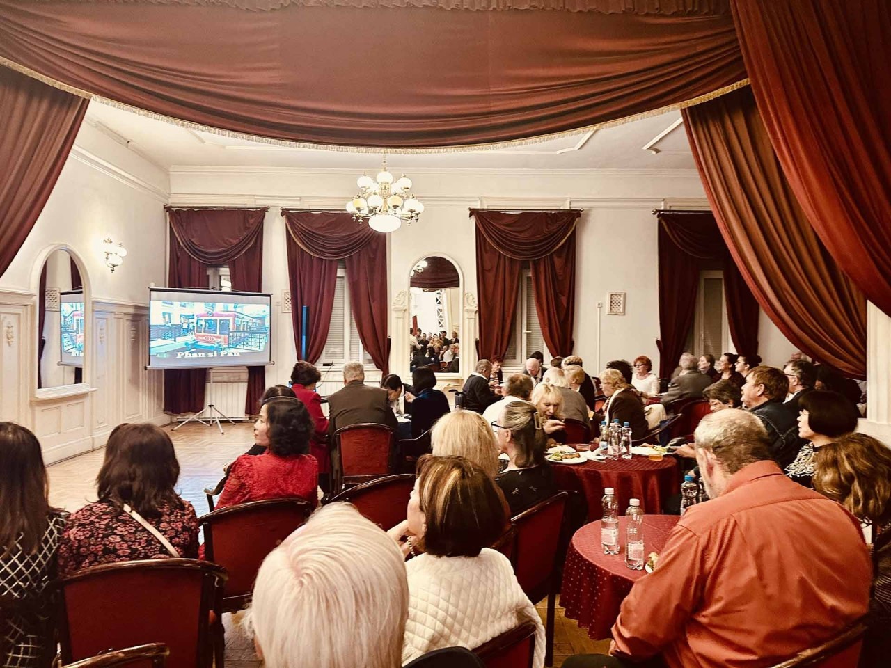 “Vietnamese Cultural Night” Impresses Hungarian Friends