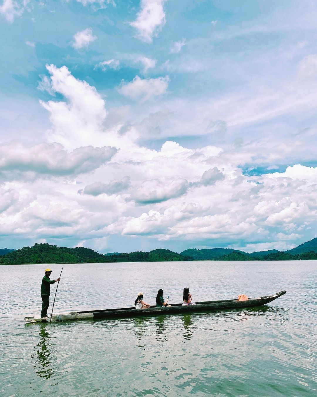 Admire The Mesmerizing Beauty Of Lak Lake