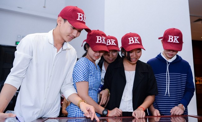 A Place Where Dreams Come True for Foreign Students