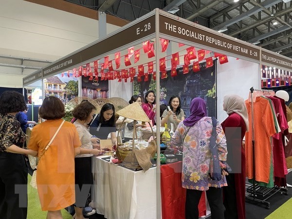 Vietnamese Cuisine Attractive at WIC Charity Fair in Indonesia