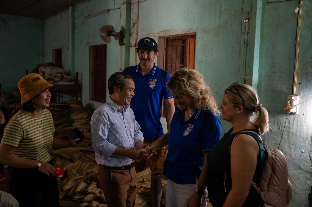 US Sports Envoys Visit Vietnam, Exchange with People with Disabilities