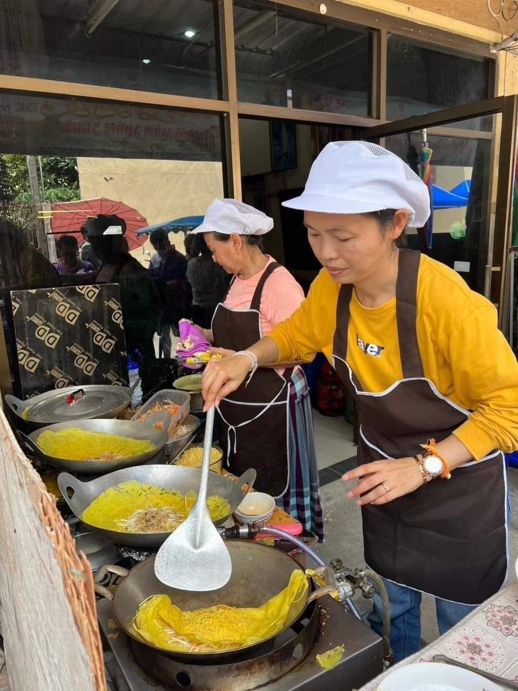 What to Eat at The First Vietnamese Street in Thailand?