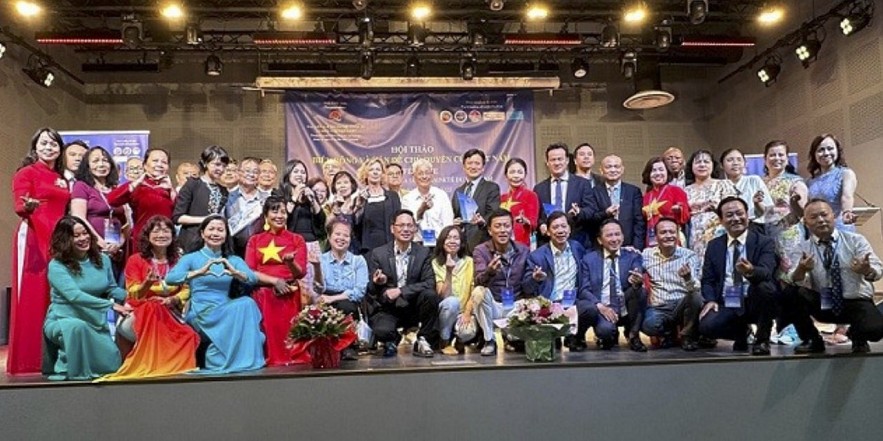 Vietnamese Messengers Spread Love For Homeland's Seas And Islands