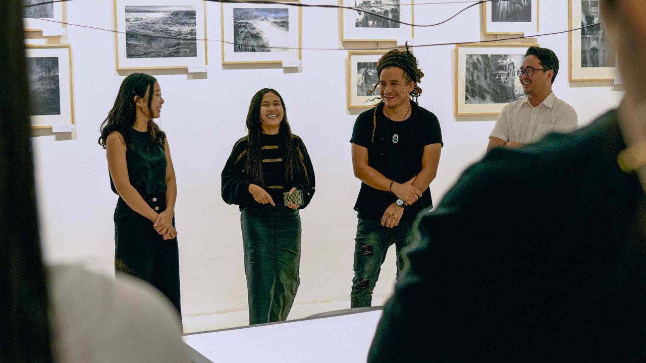 Peruvian Artist Exhibits Paintings on Traditional Vietnam Paper