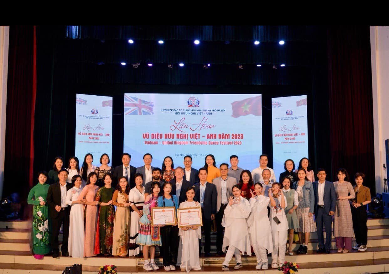 Friendship Dance Connects Vietnamese, British Youth