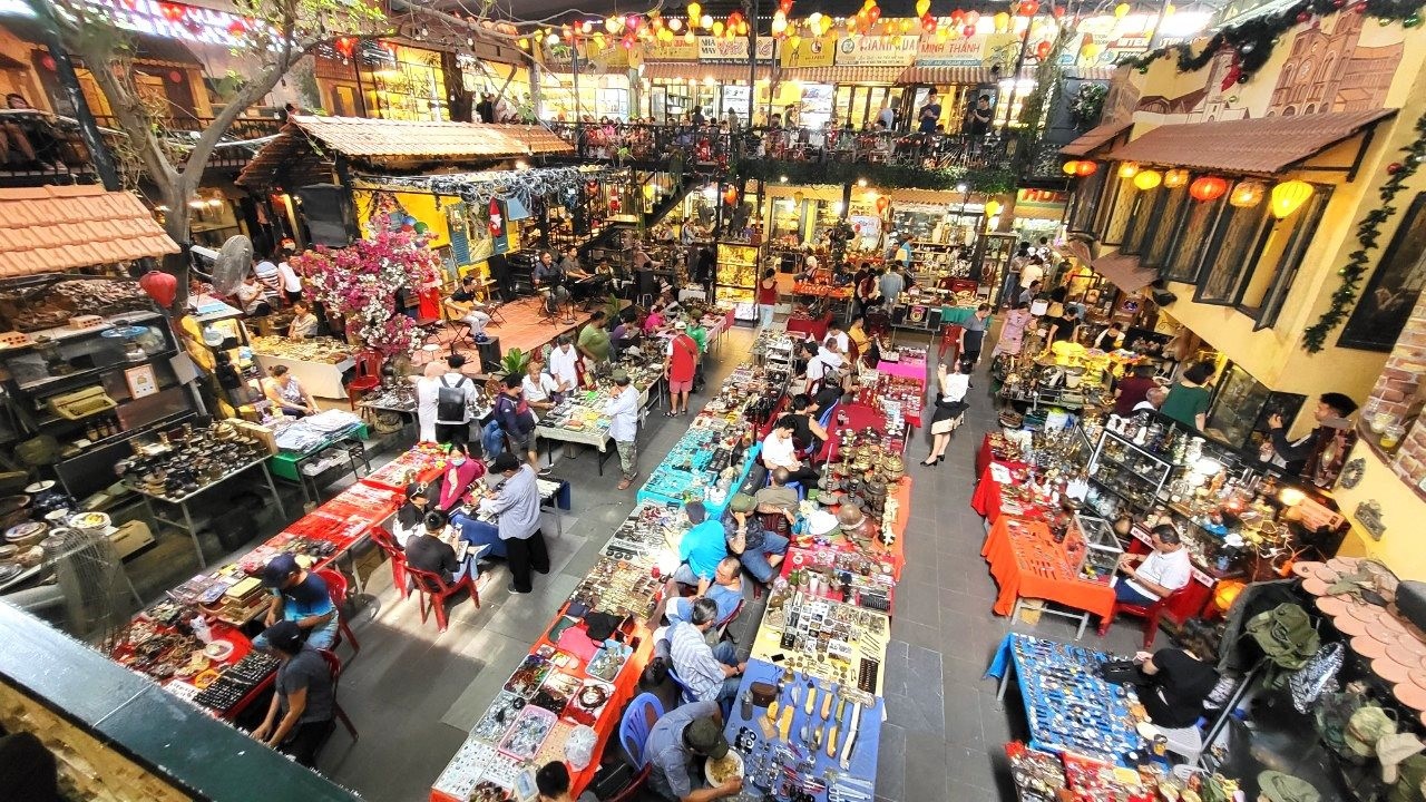 Discover The Unique Flea Market In Ho Chi Minh City