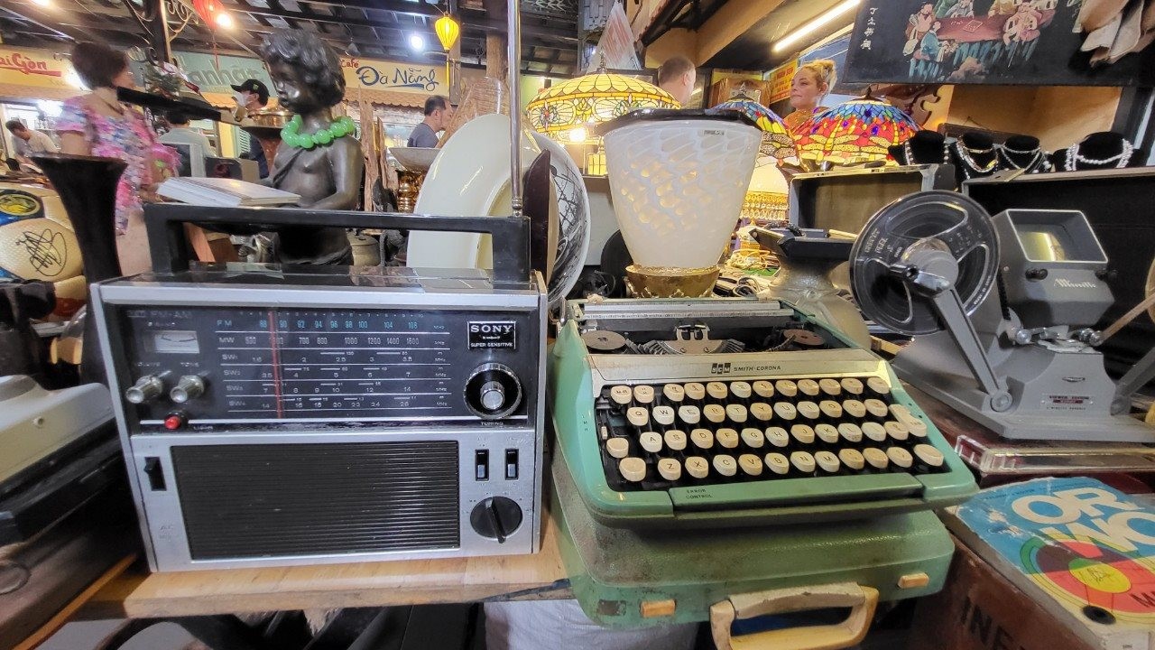 Discover The Unique Flea Market In Ho Chi Minh City