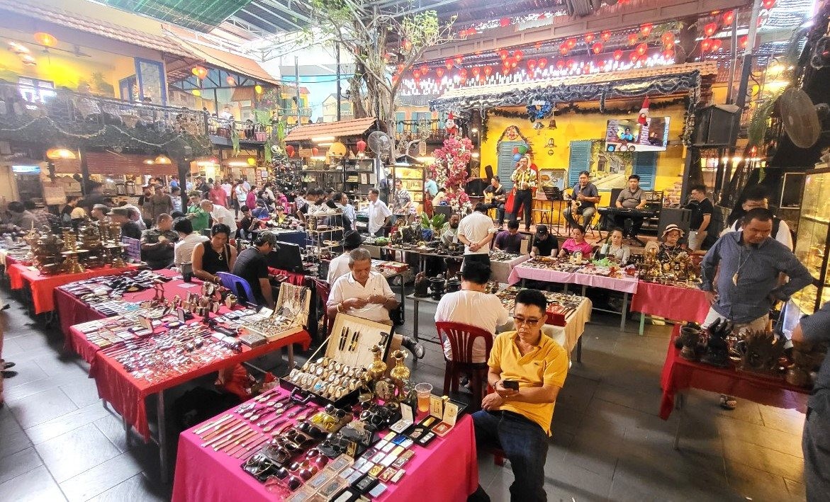 Discover The Unique Flea Market In Ho Chi Minh City