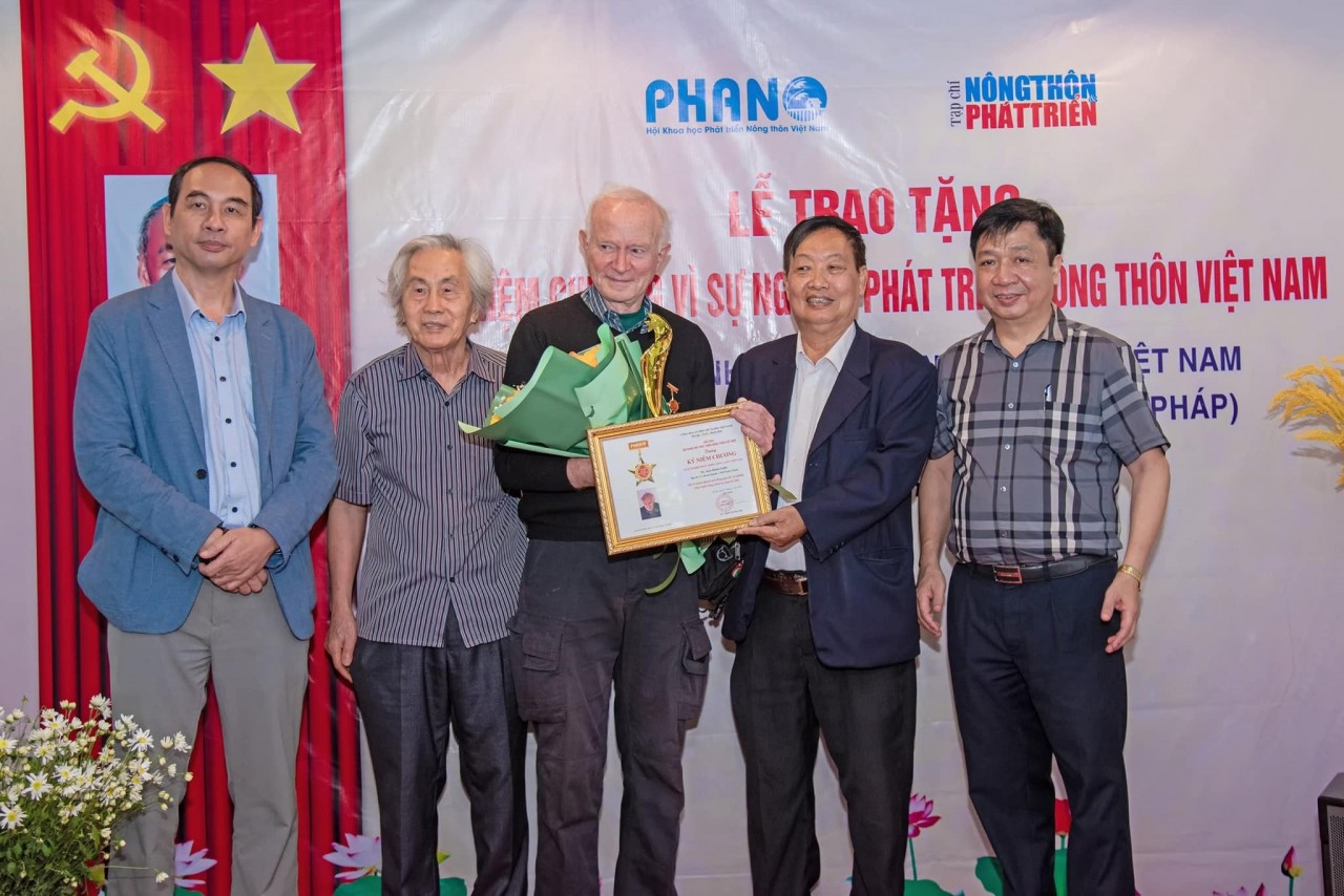 Meritorious Artist's MV Celebrates 50 years of Vietnam - France Ties