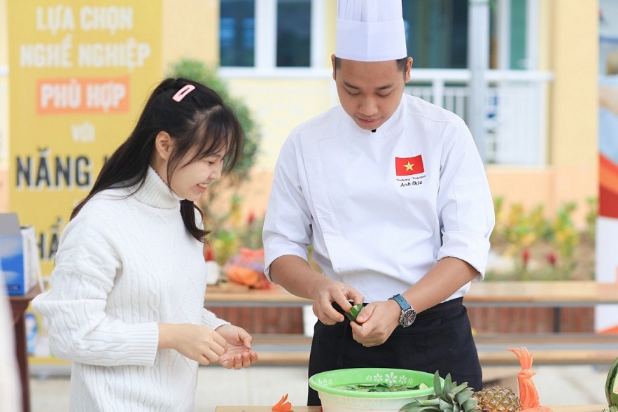 Good Neighbors International Holds Career Guidance Event for High School Students