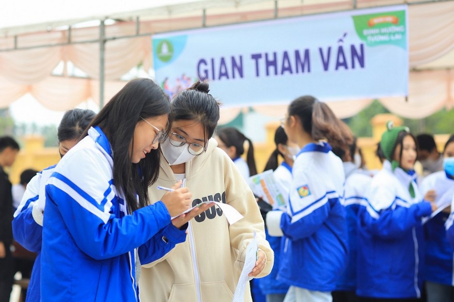 Good Neighbors International Holds Career Guidance Event for High School Students