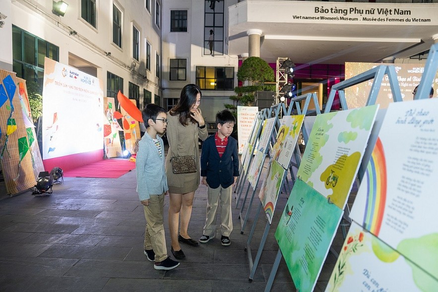Awards Granted for Winners of Poetry and Song Writing Contest on Gender Equality