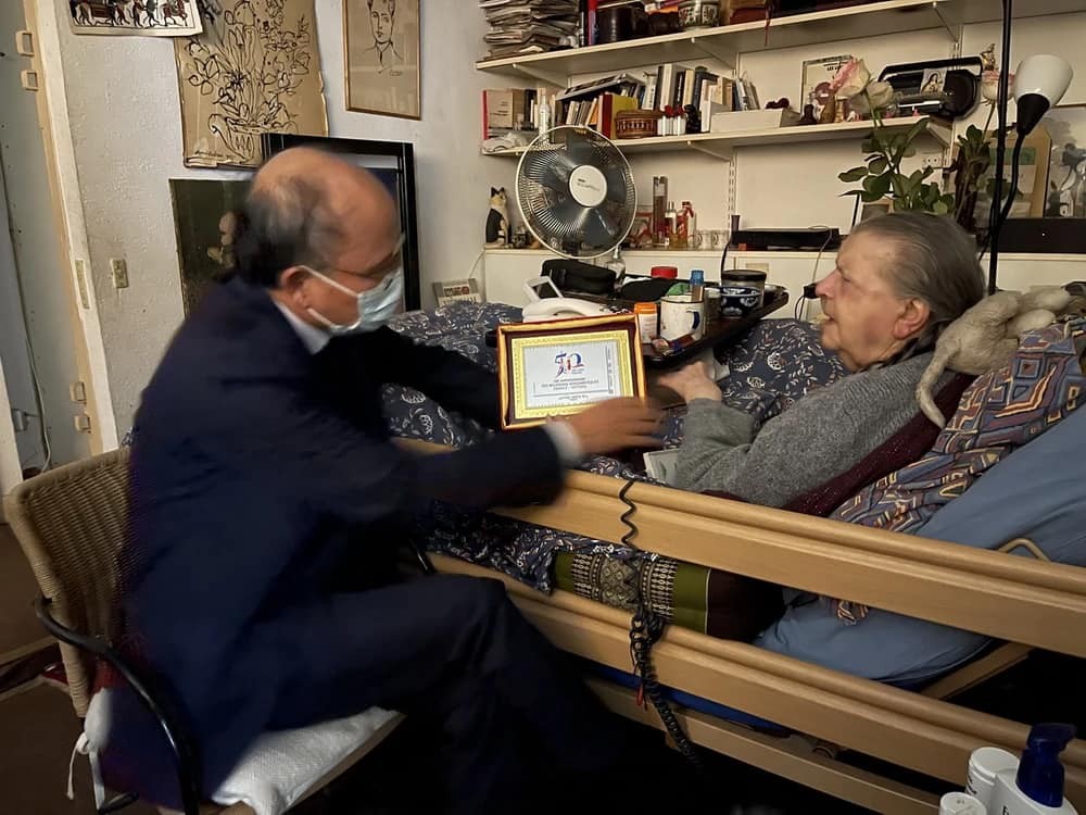 Vietnam's Ambassador Visits Former Journalist, French Resistance Heroine Madeleine Riffaud