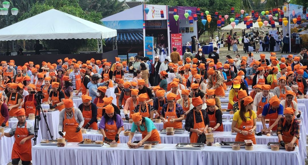 Making and sharing Kimchi at Korean Culture Day in Hoi An