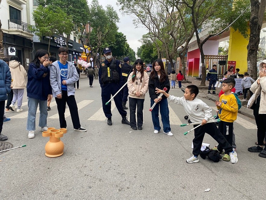 Vibrant Friendship Street Opens in Hanoi to Celebrate Vietnam-South Korea Relations