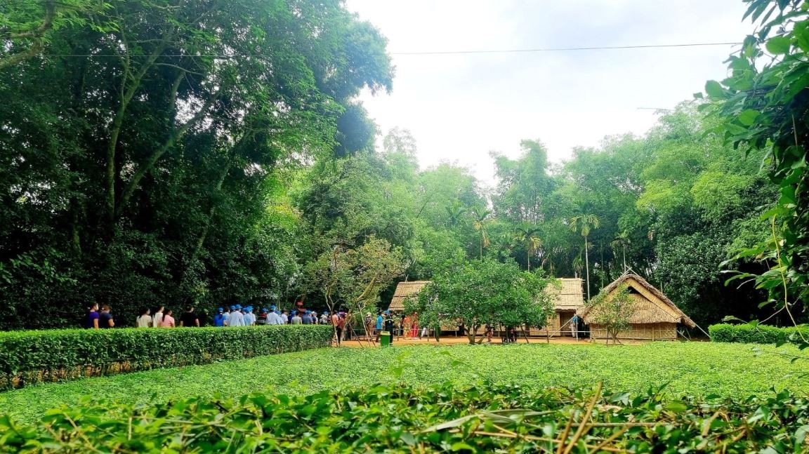 Solutions to Improve Effectiveness of Nghe An's People-to-people Diplomacy Through Tourism