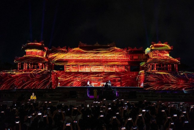 [Photos] Glittering Light Show at Hue Imperial City’s Ngo Mon Gate