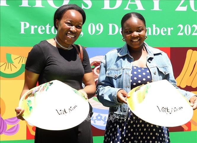 Vietnamese Non La Makes An Impression On South African People