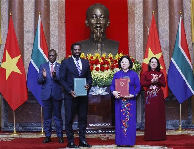Vice President Hopes Vietnam Produce Electric Vehicles in South Africa