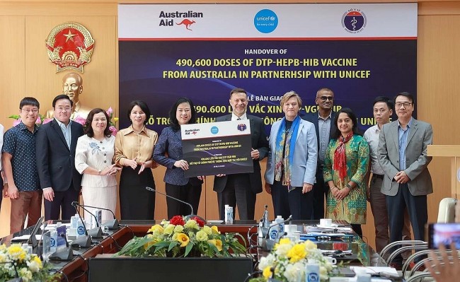 Nearly 500,000 Doses of "5 in 1" Vaccine Provided by Australian Government