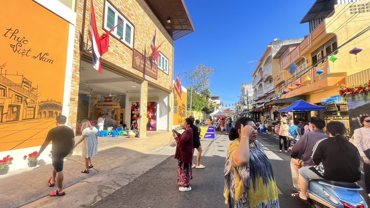 Vietnam Town in Udon Thani Attracts International Visitors