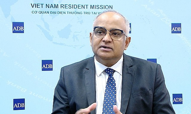 Vietnam's Efforts to Overcome Economic Challenges in 2023 Impress ADB Expert