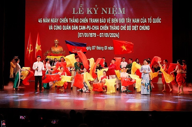 President Vo Van Thuong and delegates at the event (Photo: VNA)