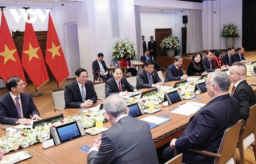 Hungarian Prime Minister Viktor Orban and Vietnamese Prime Minister Pham Minh Chinh hold talks in Budapest on January 18 during the latter's official visit.