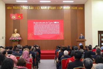 Nearly 100 International Guests Attend Friendship Meeting to Welcome Year of Dragon