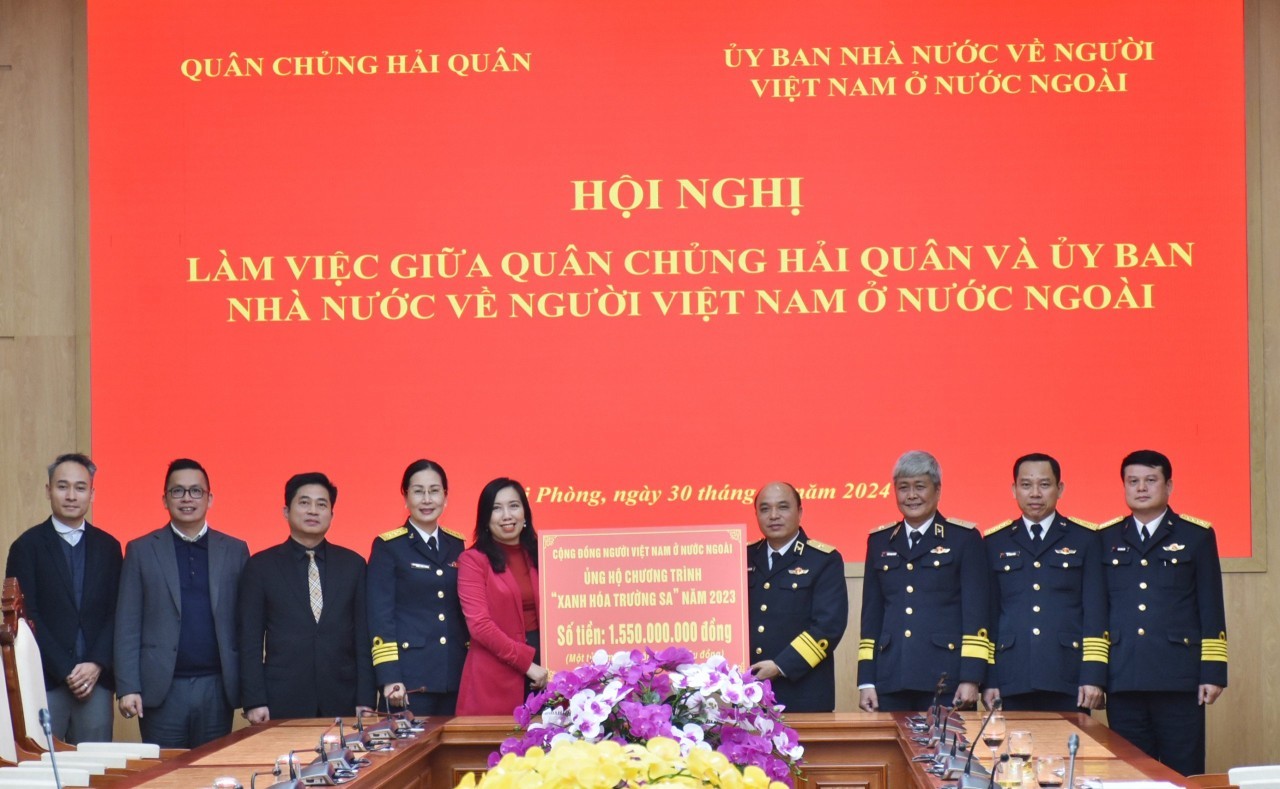Overseas Vietnamese Donate USD 63,500 to Green Truong Sa