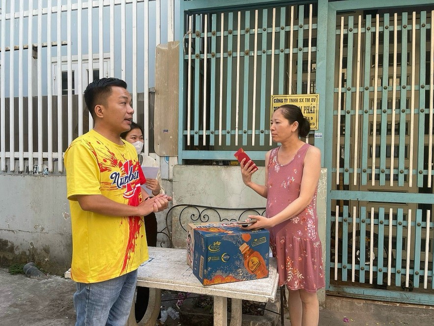 Tan Hiep Phat Visits and Gives Tet Gifts to 50 Children Orphaned by Covid Pandemi